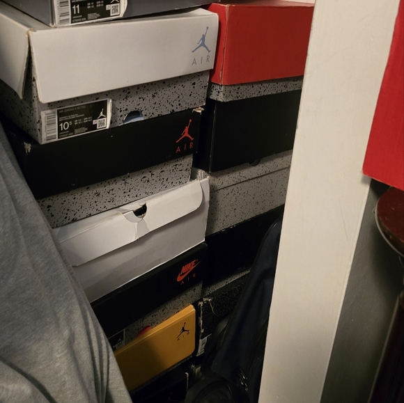 Shoes - Picture 2 of 7